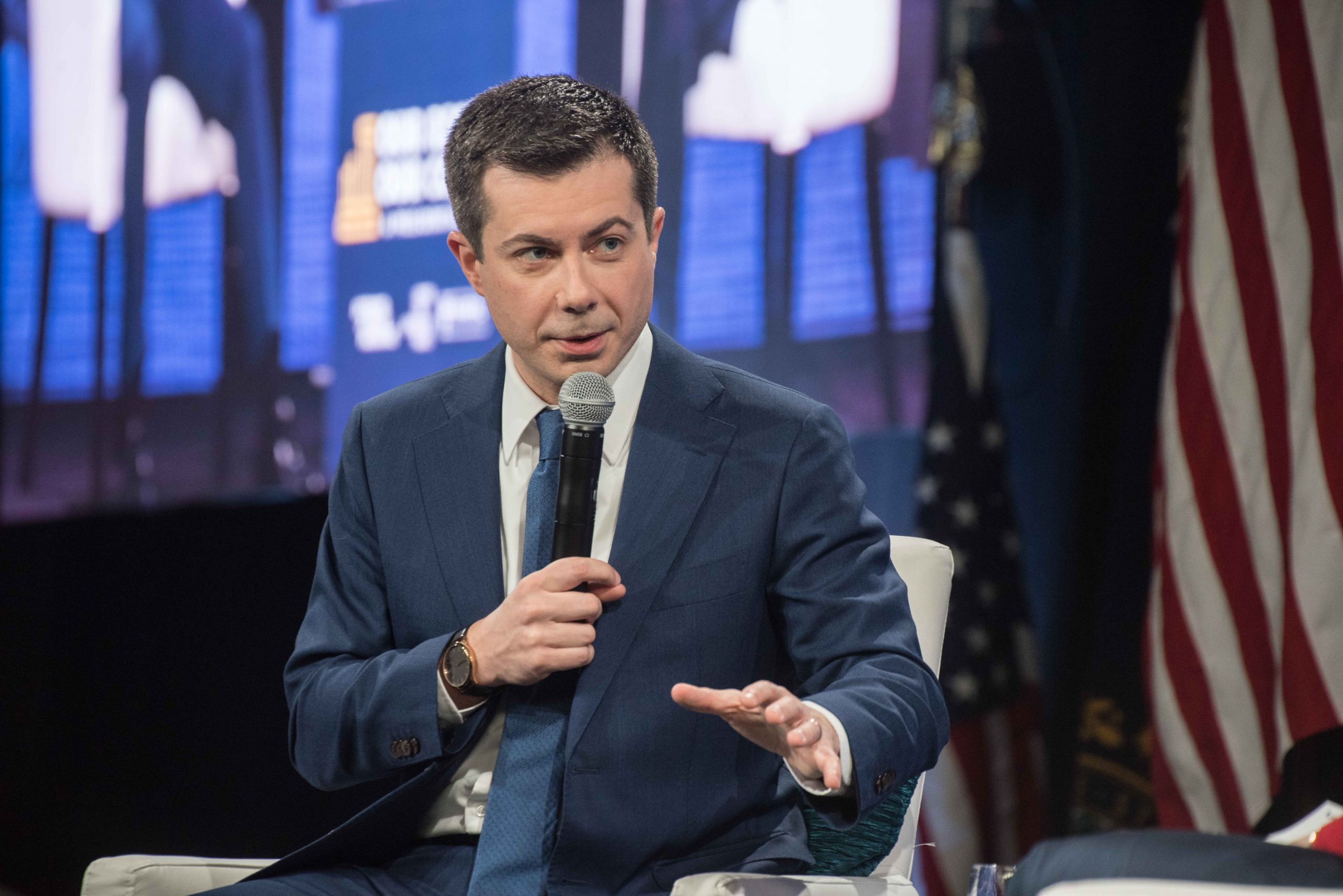 AS CLASS DIVIDES BUTTIGIEG AND SANDERS SUPPORTERS, PETE LOOKS FOR SUBURBAN VOTERS
